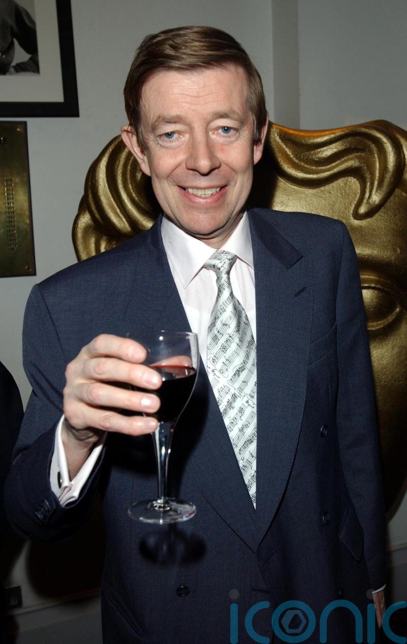 Irish premier praises Henry Kelly for his ‘huge contribution to journalism’