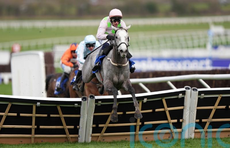 Lossiemouth untroubled in defence of Mares’ Hurdle title