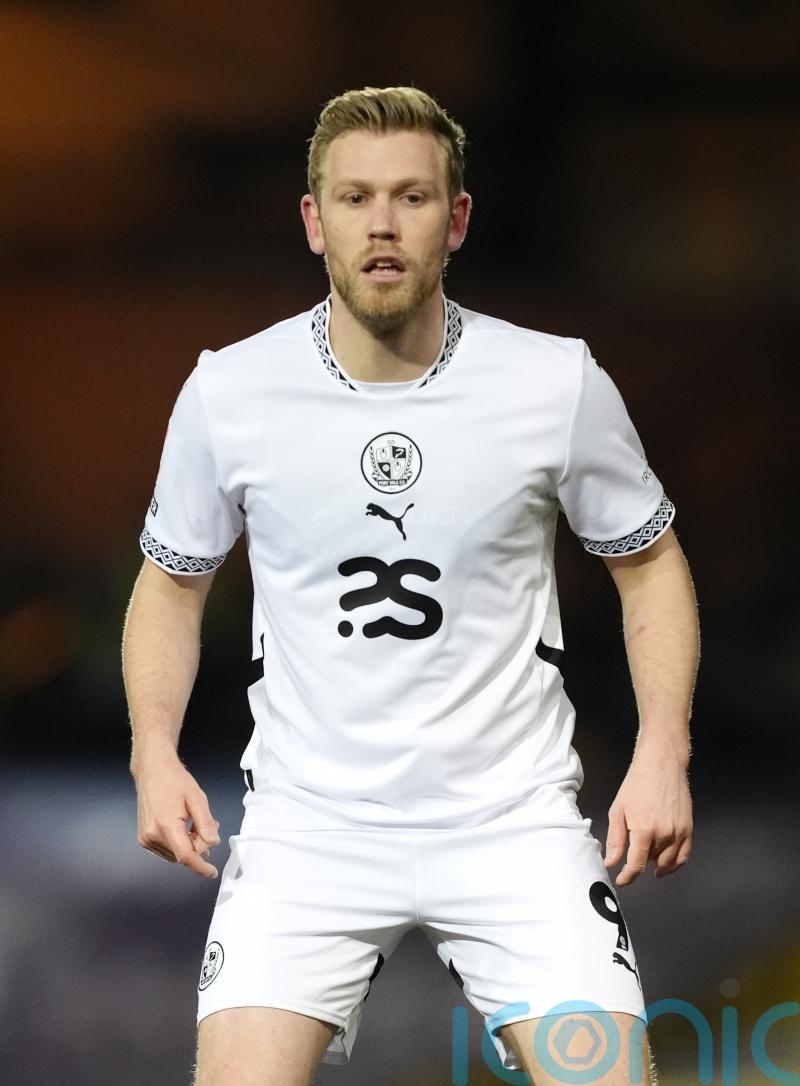 Jayden Stockley nets late header as Port Vale edge Crewe to move into third