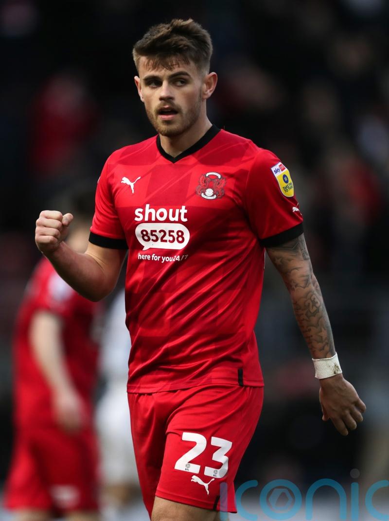 Charlie Kelman’s double keeps Orient’s play-off charge on track