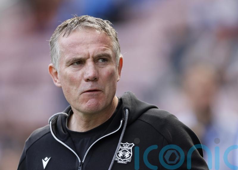 Phil Parkinson urges Wrexham players to enjoy promotion battle