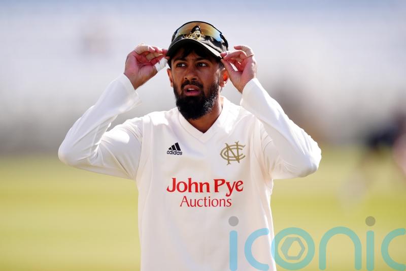 Haseeb Hameed carries his bat as Nottinghamshire dominate Warwickshire