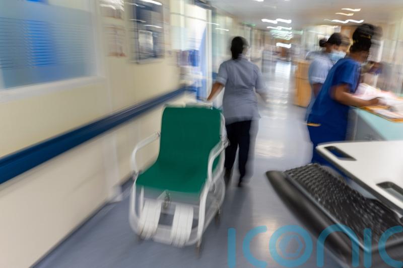 Minister announces reimbursement scheme to help with hospital waiting lists