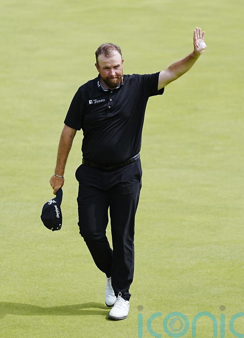 Shane Lowry offers hope to chasing pack at Open with final-round 66