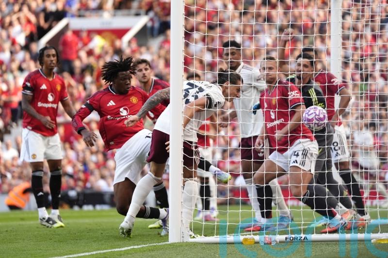 Man Utd show vast improvement but under-par Arsenal still sneak win
