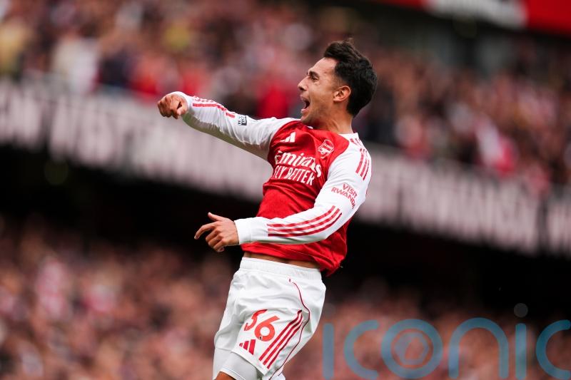 Sunday’s briefing: Arsenal climb to top as attention turns to Manchester derby