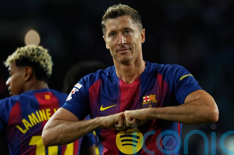 Robert Lewandowski’s header sends Barcelona top of LaLiga