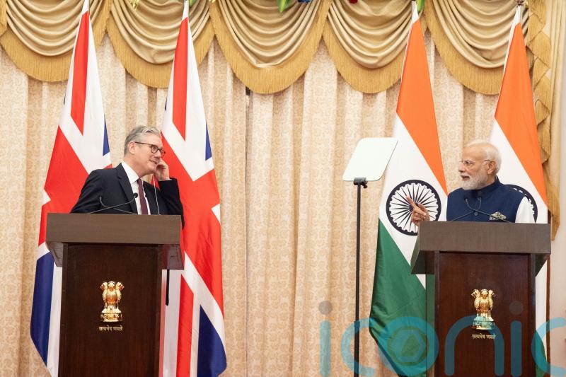 UK signs £350m deal to supply India with air defence missiles and launchers