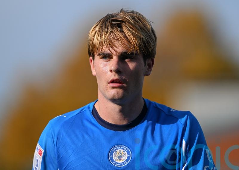 Nathan Lowe header topples Exeter after delayed start at Stockport