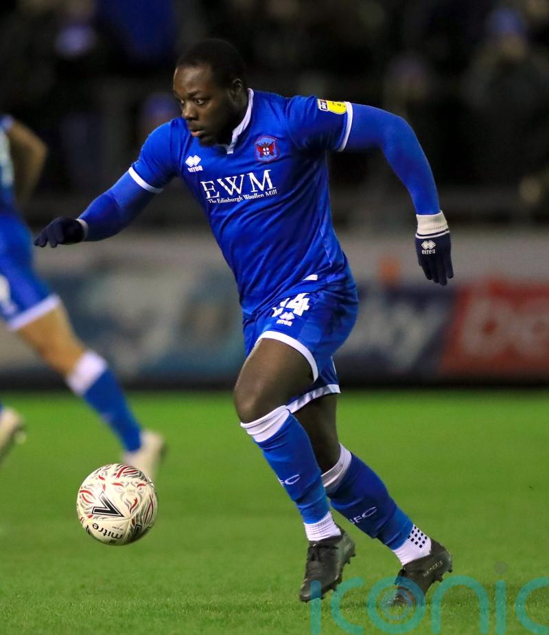 Olufela Olomola scores the only goal as Wealdstone see off 10-man Southend