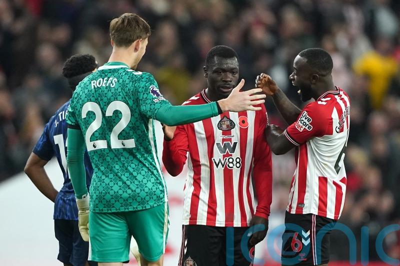 Sunday’s briefing: Sunderland end Arsenal run and Wolves close on new boss