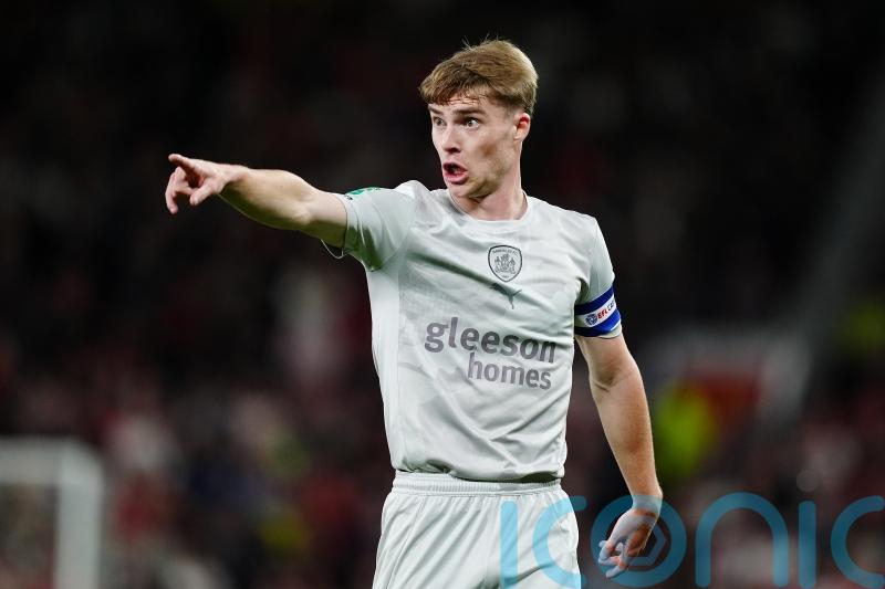 Barnsley close in on play-off places after thumping win over Luton