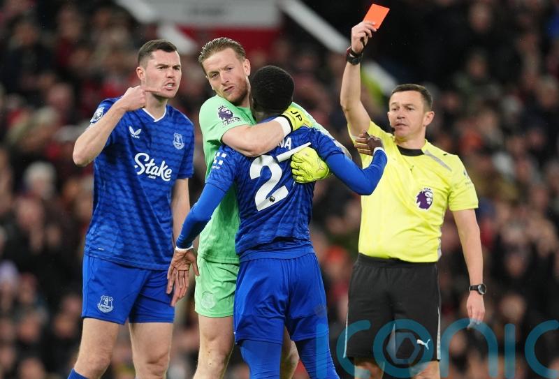Everton beat Man Utd despite Idrissa Gana Gueye red for slapping Michael Keane