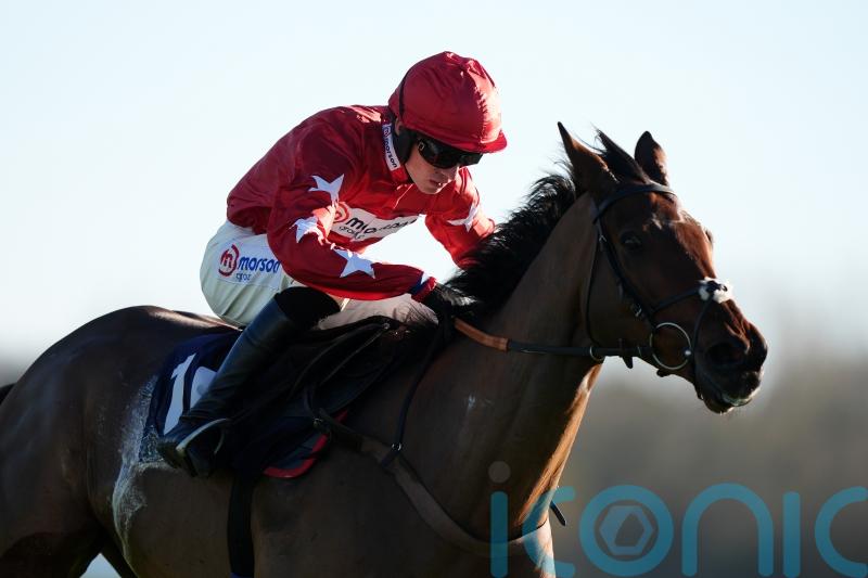 Regent’s Stroll ‘straight in at the deep end’ for fencing debut