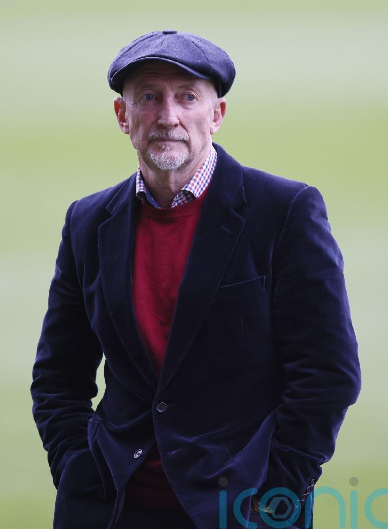 Ian Holloway tells critical fans to ‘jog on’ as Swindon stay second