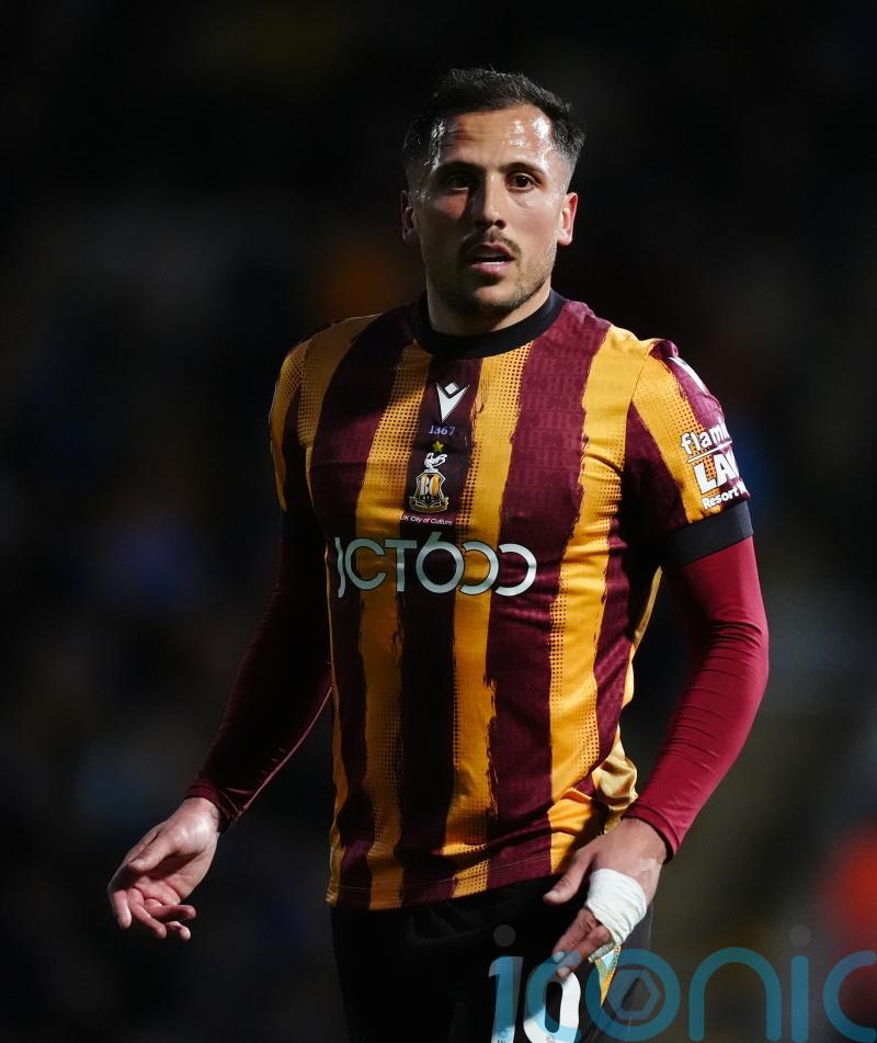 Bradford brush aside Reading to keep winning run going