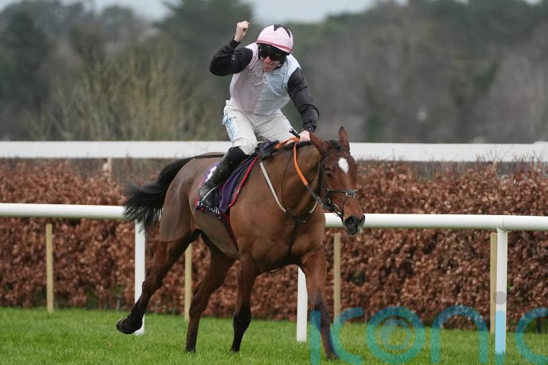 Teahupoo sweeps to Christmas Hurdle success