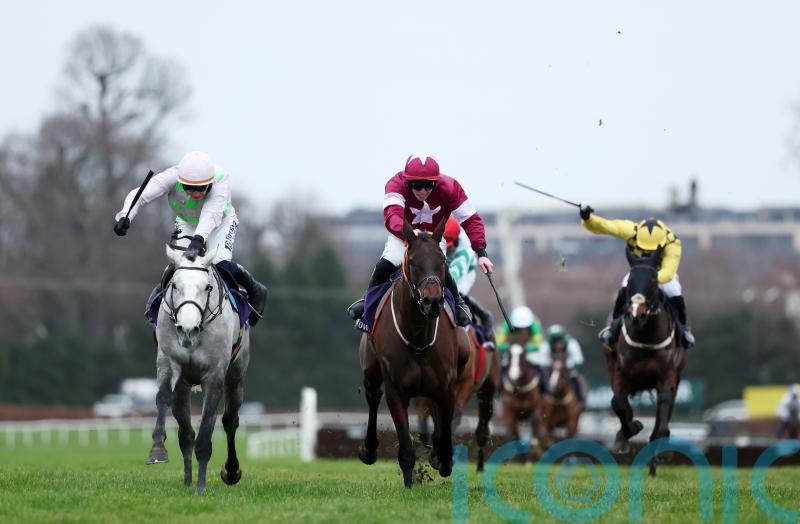 Lossiemouth fends off Brighterdaysahead in December Hurdle