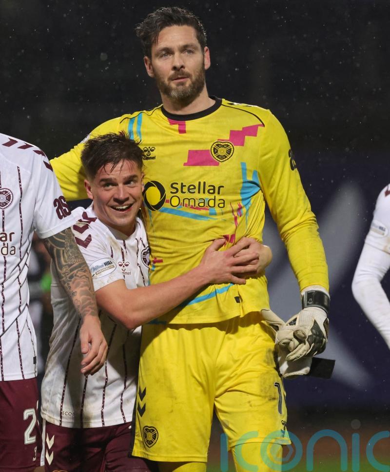 Craig Gordon the hero as 10-man Hearts hold off Dundee