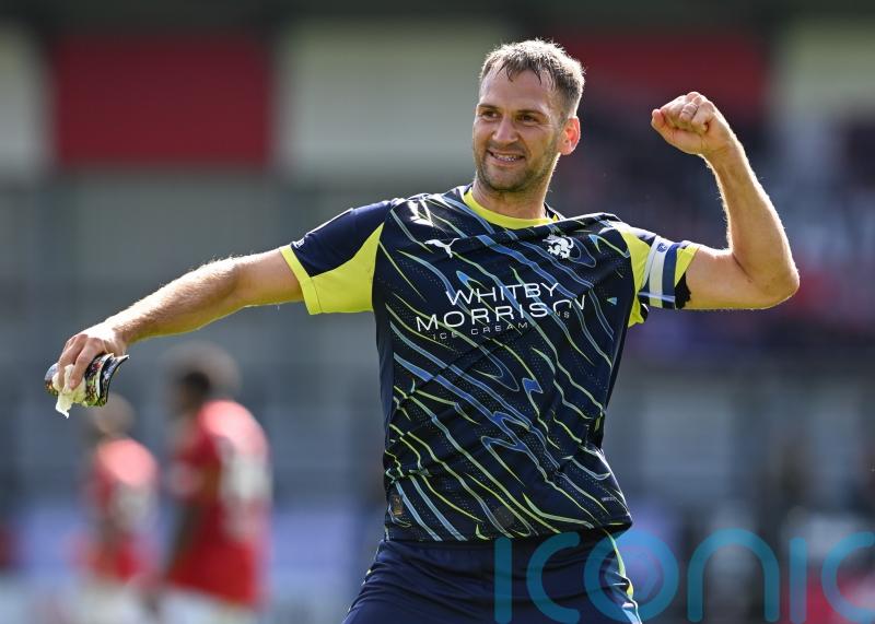 Mickey Demetriou&rsquo;s late header earns Crewe point at league leaders Bromley