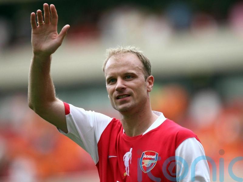 Dennis Bergkamp feels rivals not strong enough to prevent Arsenal winning title