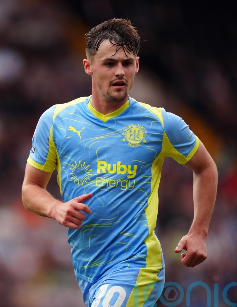 Mark Helm cracker helps Fleetwood edge past Crewe