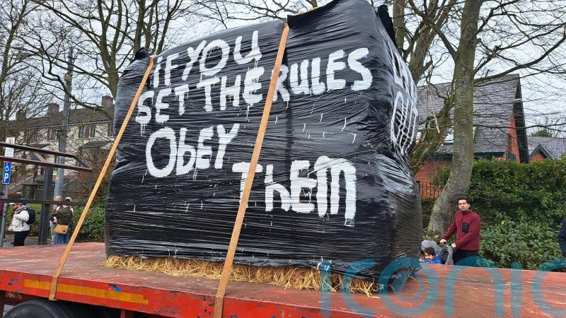 Farmers protest outside Agriculture Minister&rsquo;s constituency office