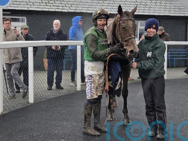 Willie Mullins bags Thurles four-timer with Festival in sight