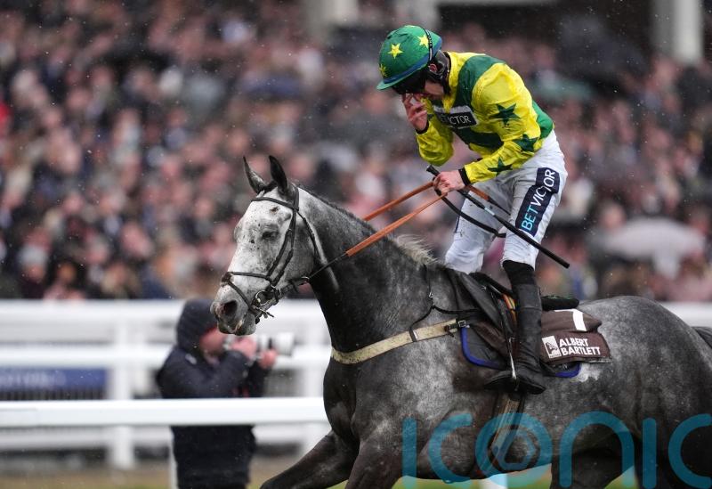 Johnny&rsquo;s Jury powers up the hill for Albert Bartlett victory