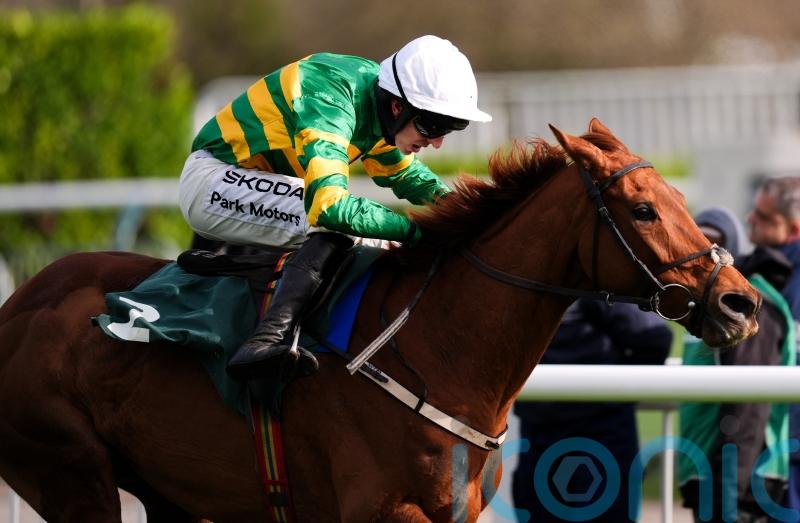 Dinoblue defends her Mares&rsquo; Chase crown with minimum of fuss