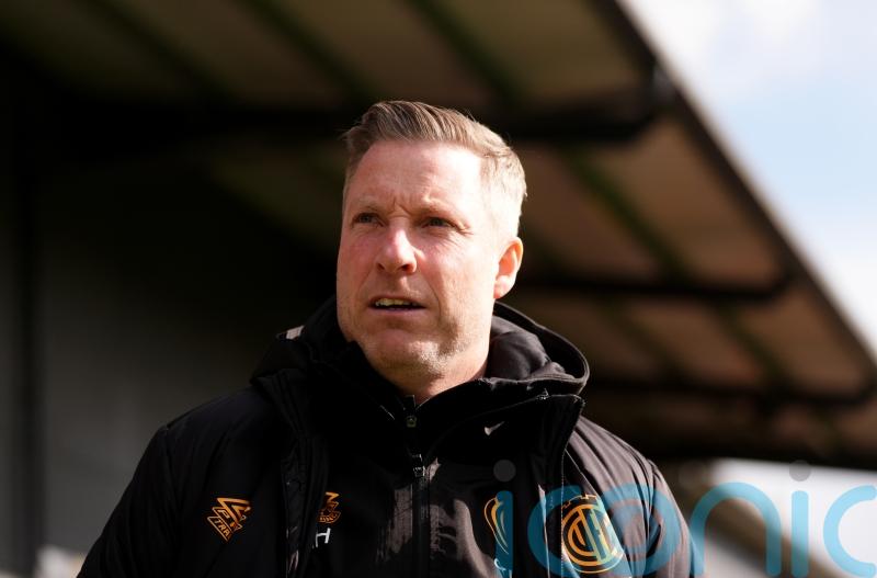 Neil Harris left frustrated as Cambridge undone at the death by Swindon