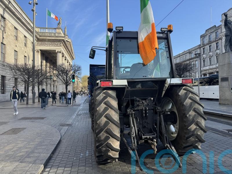 Irish army called in to remove vehicles blocking depots as part of fuel protests