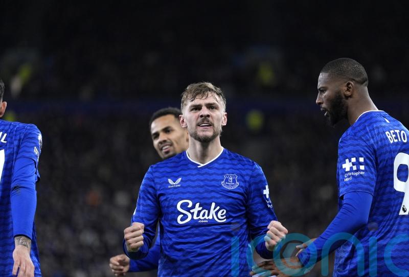 Kiernan Dewsbury-Hall scores late equaliser for Everton at Brentford