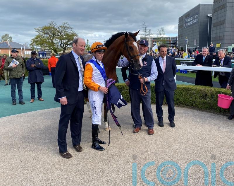 Synchronicity upholds family honour with smooth Newbury debut