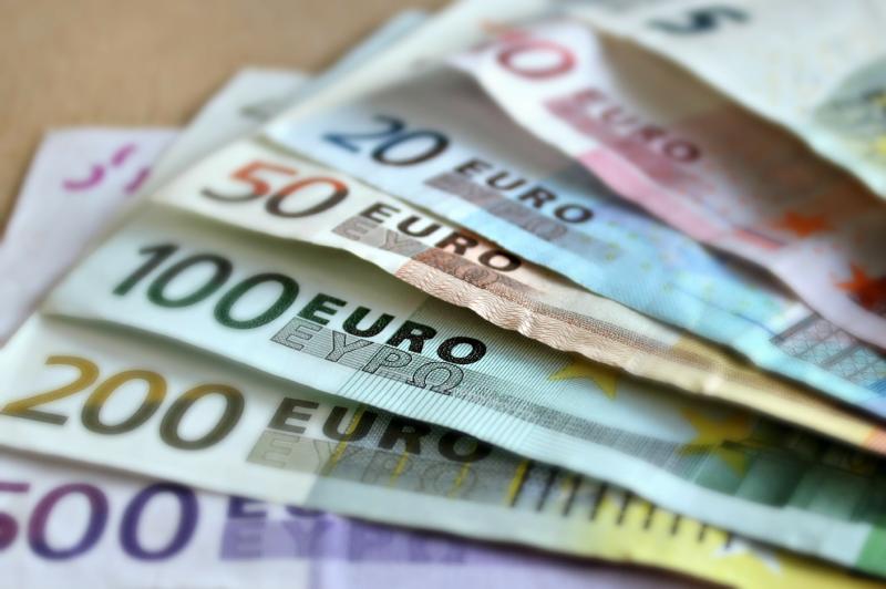 Limerick man who got €13,000 in error spent it on gambling and toys