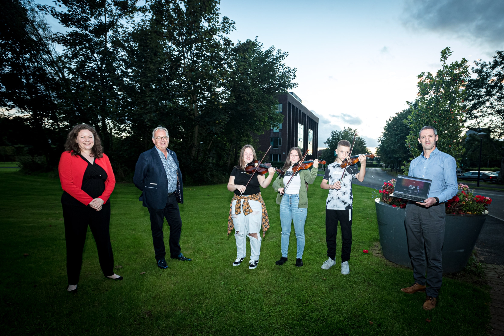 Kathrine Barnecutt, ICO Education & Outreach Officer,  Gerard Keenan, CEO Irish Chamber Orchestra, Leona, Allanah & Peter Purcill, ICO Youth Orchestra and Kieran Considine, Head of AIB (Clare Limerick & Kerry) at the launch of  ICO's innovative new teaching resource