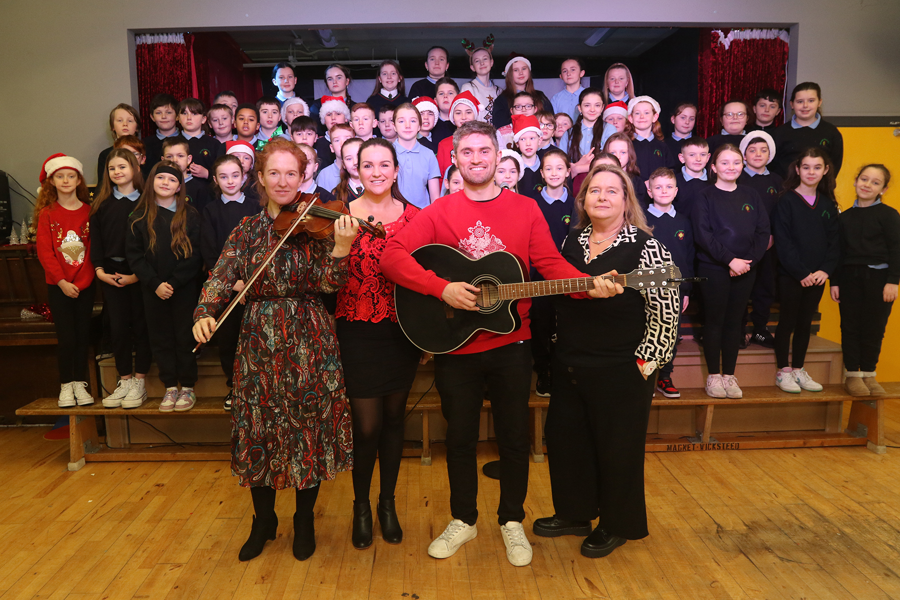 MIRAR: Celebraciones cuando la escuela de Limerick gana el concurso RTÉ Lyric FM Singers for Christmas