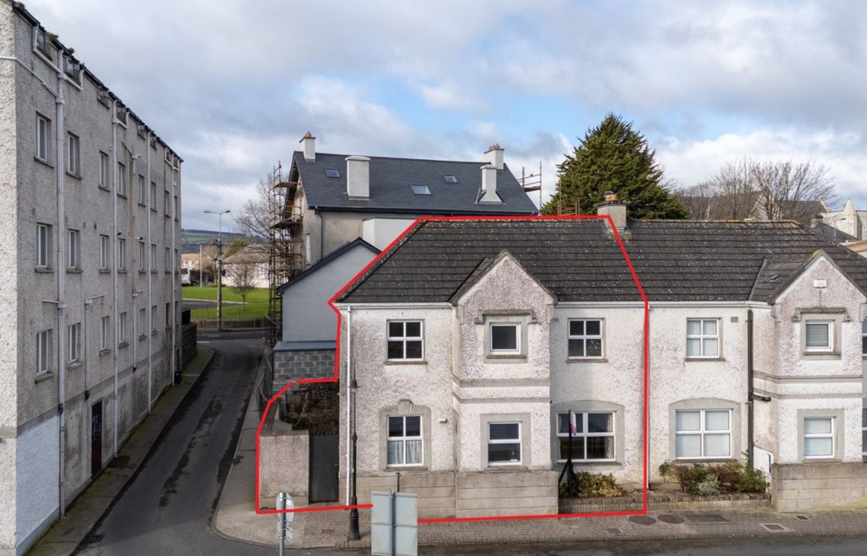 PICTURES Beautiful Carlow house overlooking River Barrow hits the market for €205k Page 1 of