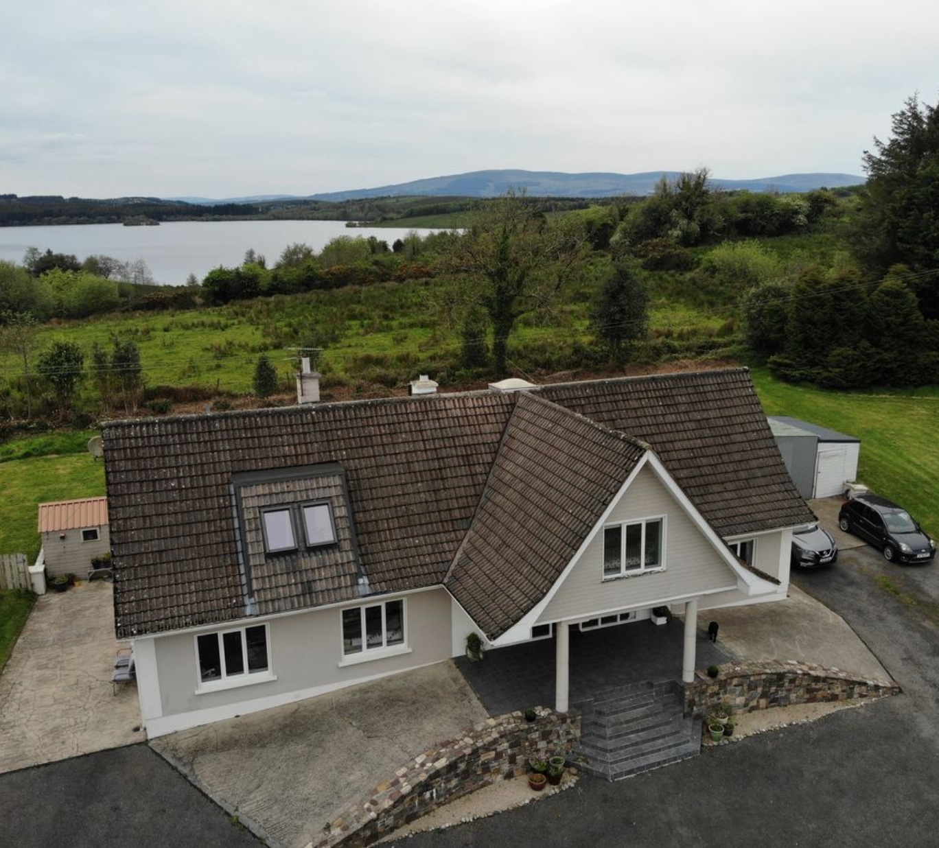 PICTURES Inside magnificent lakeside house for sale in Leitrim for €